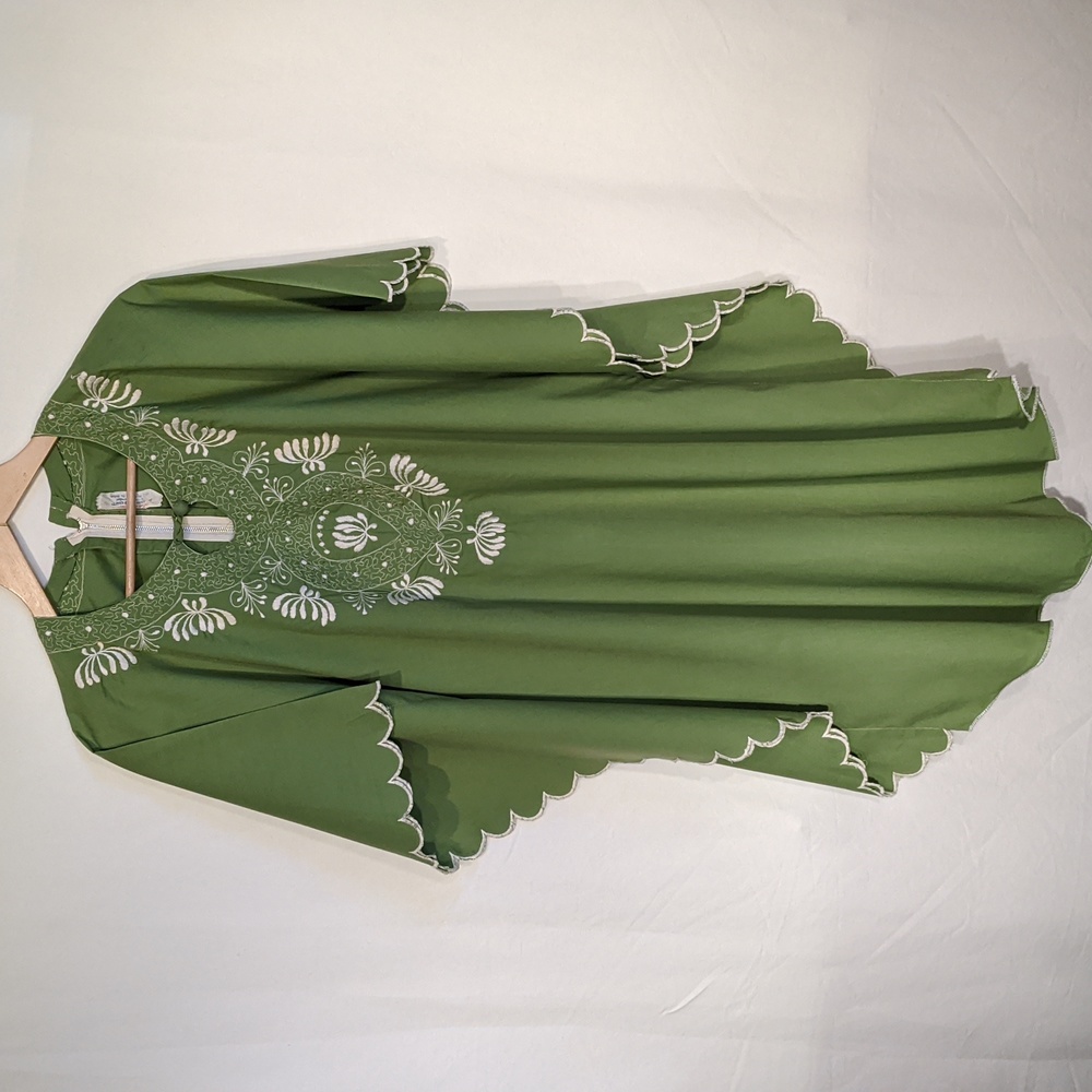 Vintage 1960's green embroidered and shortened kaftan - Picture 2 of 6